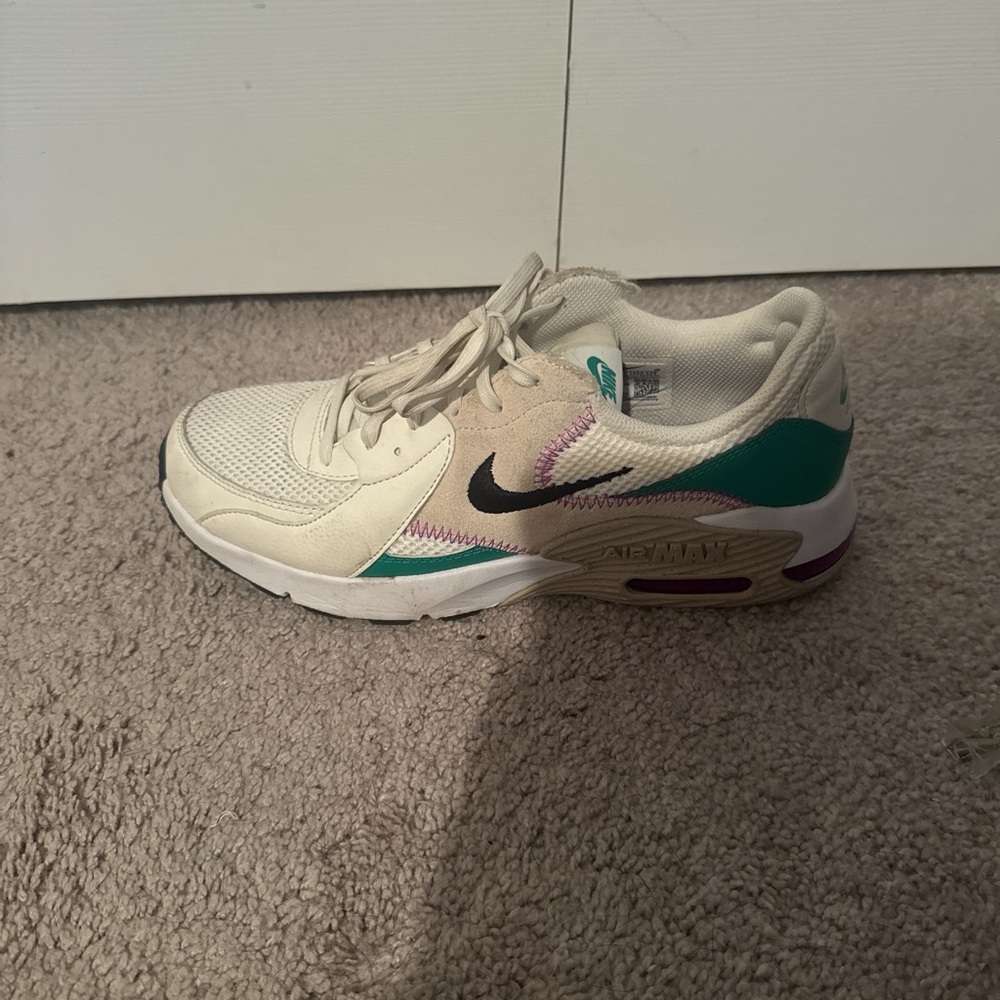 Nike White and Teal Sneakers with Black Accents